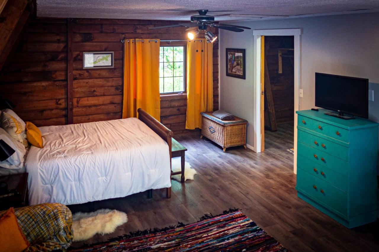 הוילה Wurtsboro Hikers Haven, A Cozy Cabin Loft Above Bashakill Wildlife Refuge מראה חיצוני תמונה